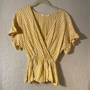 Mi Ami Flutter Sleeve Top - SM